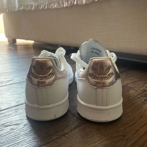 Stan smith white and rose gold adidas tennis shoes